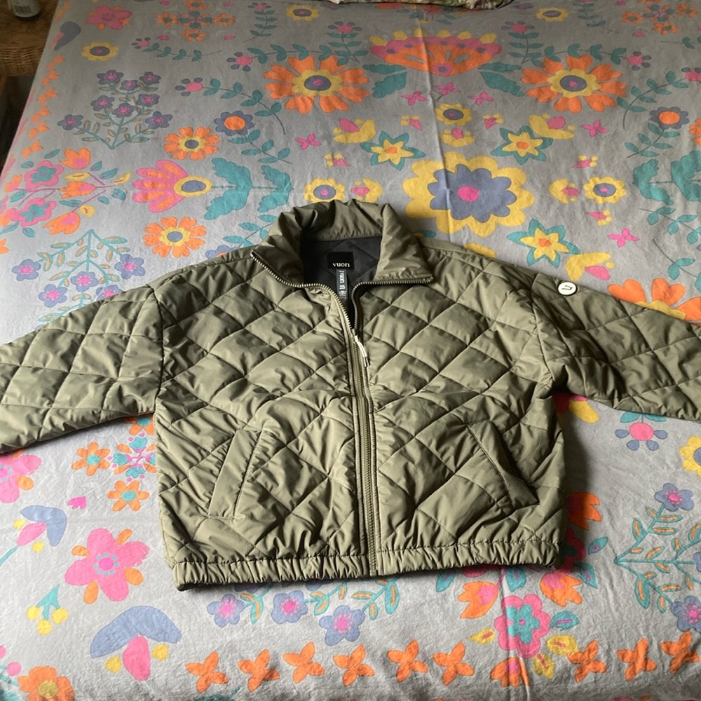 Vuori bomber jacket. Size small. Olive Green Quilted and no longer made